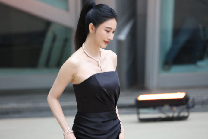 张俪宝格丽低胸黑裙生图 长腿凉高特写98p