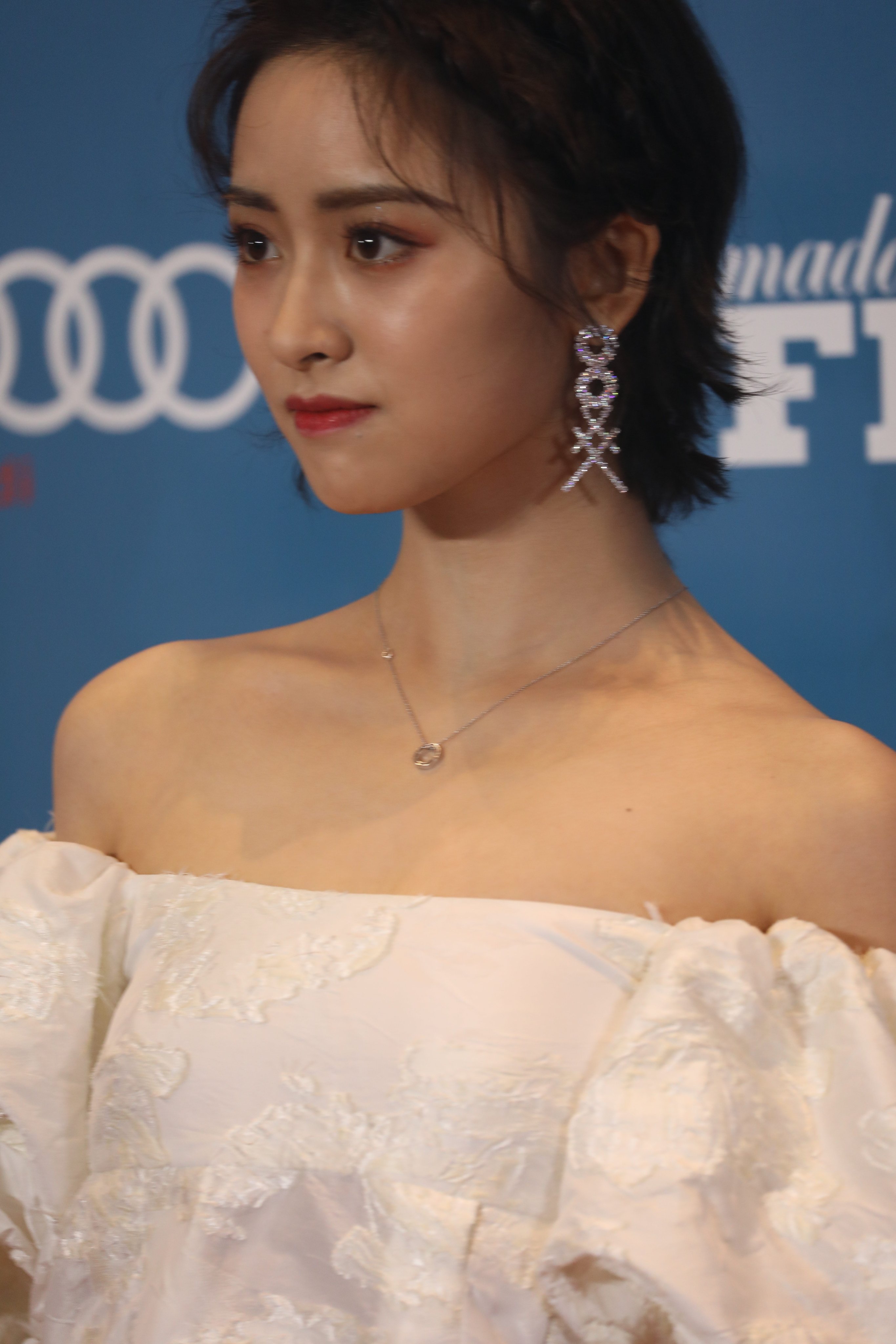 沈月费加罗生图 一字肩长腿水晶凉高95p