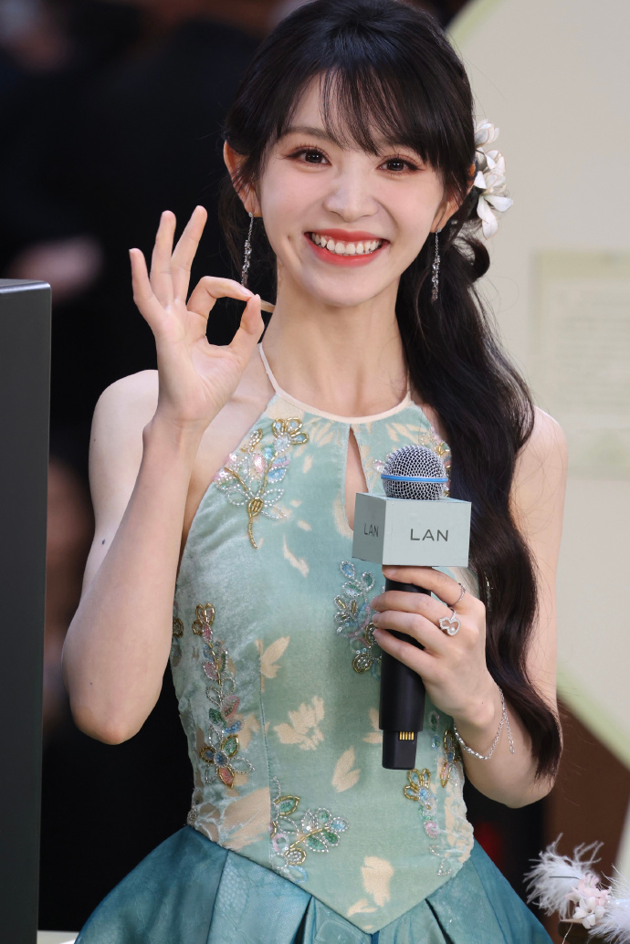 田曦薇 LAN精华油代言生图 28p