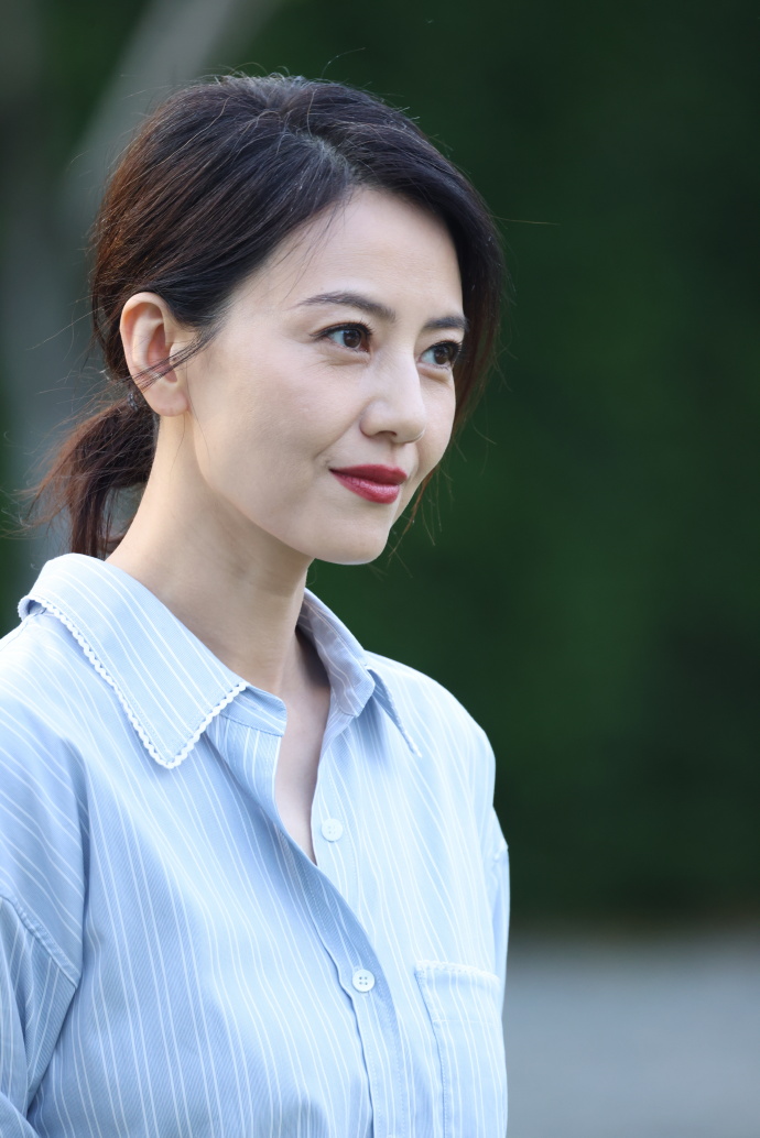 高圆圆 草地活动生图 天蓝长袖衬衫长裙104p