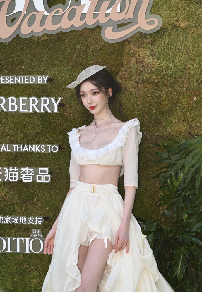 易梦玲三亚Vogue活动生图 第二套油画公主造型114p